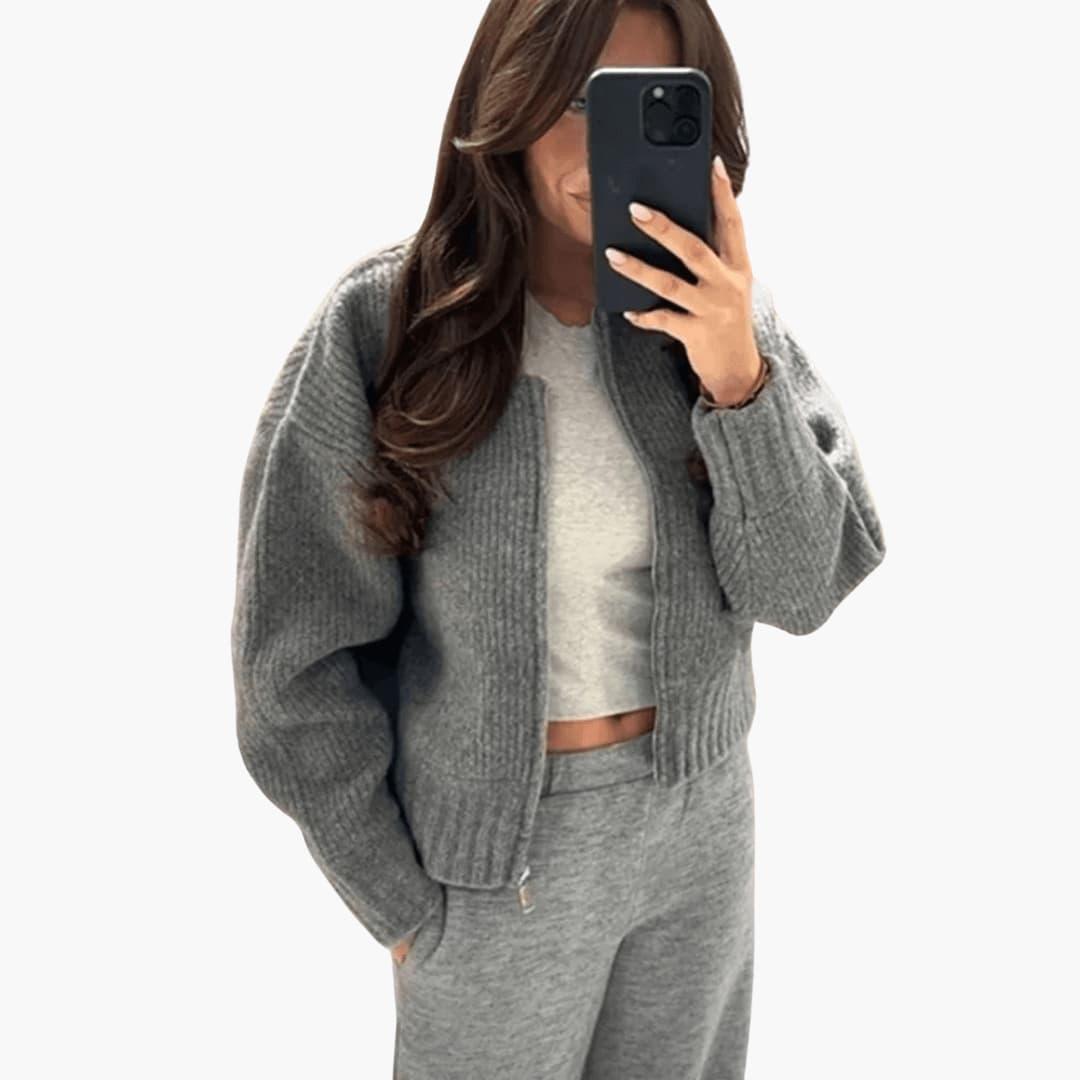 Women's Cropped Chunky Knit Cardigan with Long Sleeves and Zip-Up Front